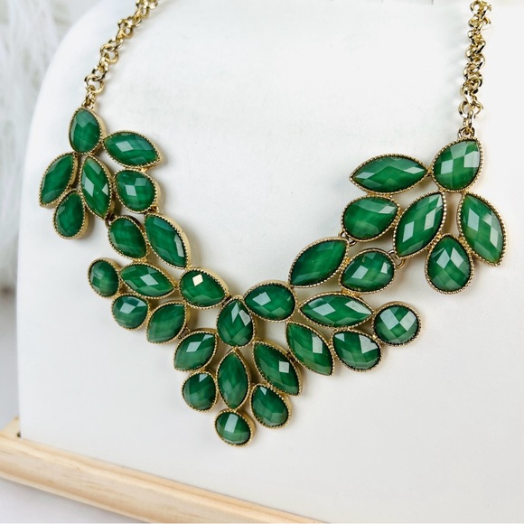 Aged goldtone, green costume statement necklace - Picture 8 of 10